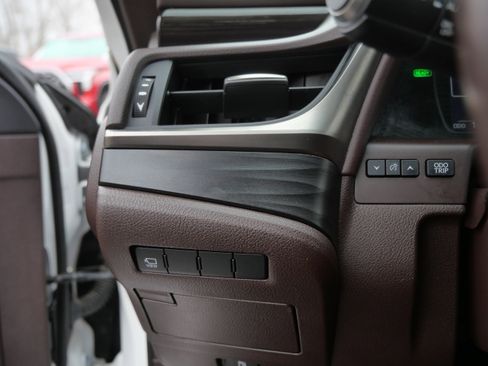 Used 2019 Lexus ES 300h w/ Accessory Package 2 image 26