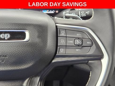 Used 2025 Jeep Grand Cherokee L Laredo RWD image 23