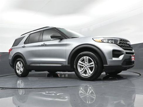 Certified 2024 Ford Explorer XLT RWD image 30