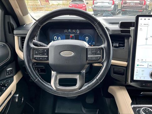 Used 2023 Ford Expedition Max Platinum RWD image 7