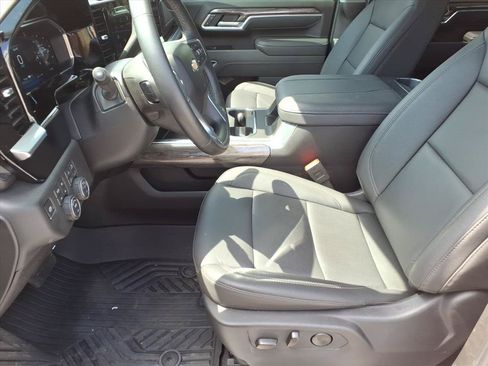 Used 2026 Chevrolet Silverado 2500 LTZ w/ LTZ Convenience Package AWD/4WD image 6