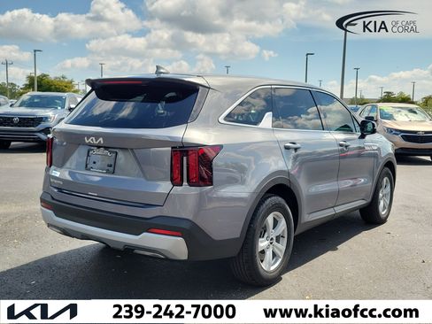 Certified 2025 Kia Sorento LX FWD image 6