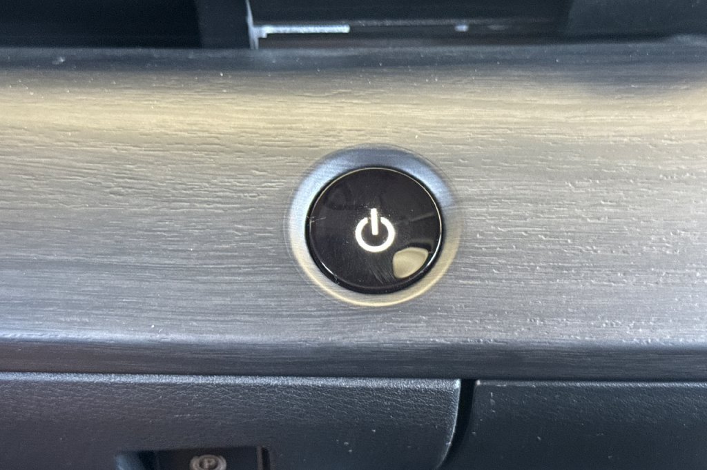 Used 2024 Nissan Ariya FWD image 21