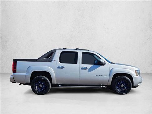 Used 2011 Chevrolet Avalanche LT w/ Suspension Package, Off-Road RWD image 4