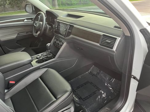 Used 2023 Volkswagen Atlas SE w/ Black Wheel Package AWD/4WD image 16
