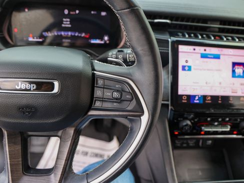 Used 2022 Jeep Grand Cherokee L Limited w/ Luxury Tech Group II image 19