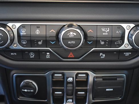 Used 2025 Jeep Wrangler Unlimited Rubicon image 27