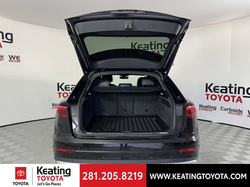 Used 2024 Audi Q8 Prestige w/ Prestige Package image 17