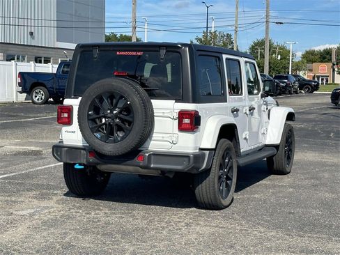 Used 2022 Jeep Wrangler Unlimited Sahara w/ Cold Weather Group image 4