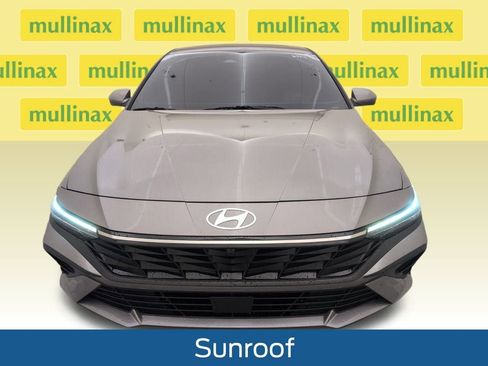Used 2024 Hyundai Elantra Limited image 17
