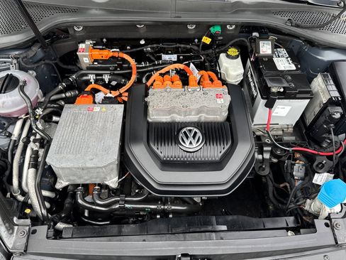 Used 2015 Volkswagen e-Golf SEL Premium FWD image 36