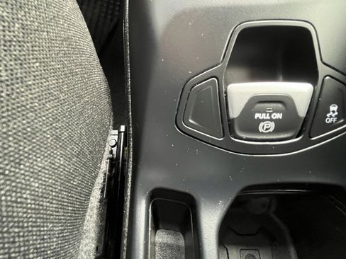 Used 2021 Jeep Renegade Latitude w/ Convenience Group AWD/4WD image 21