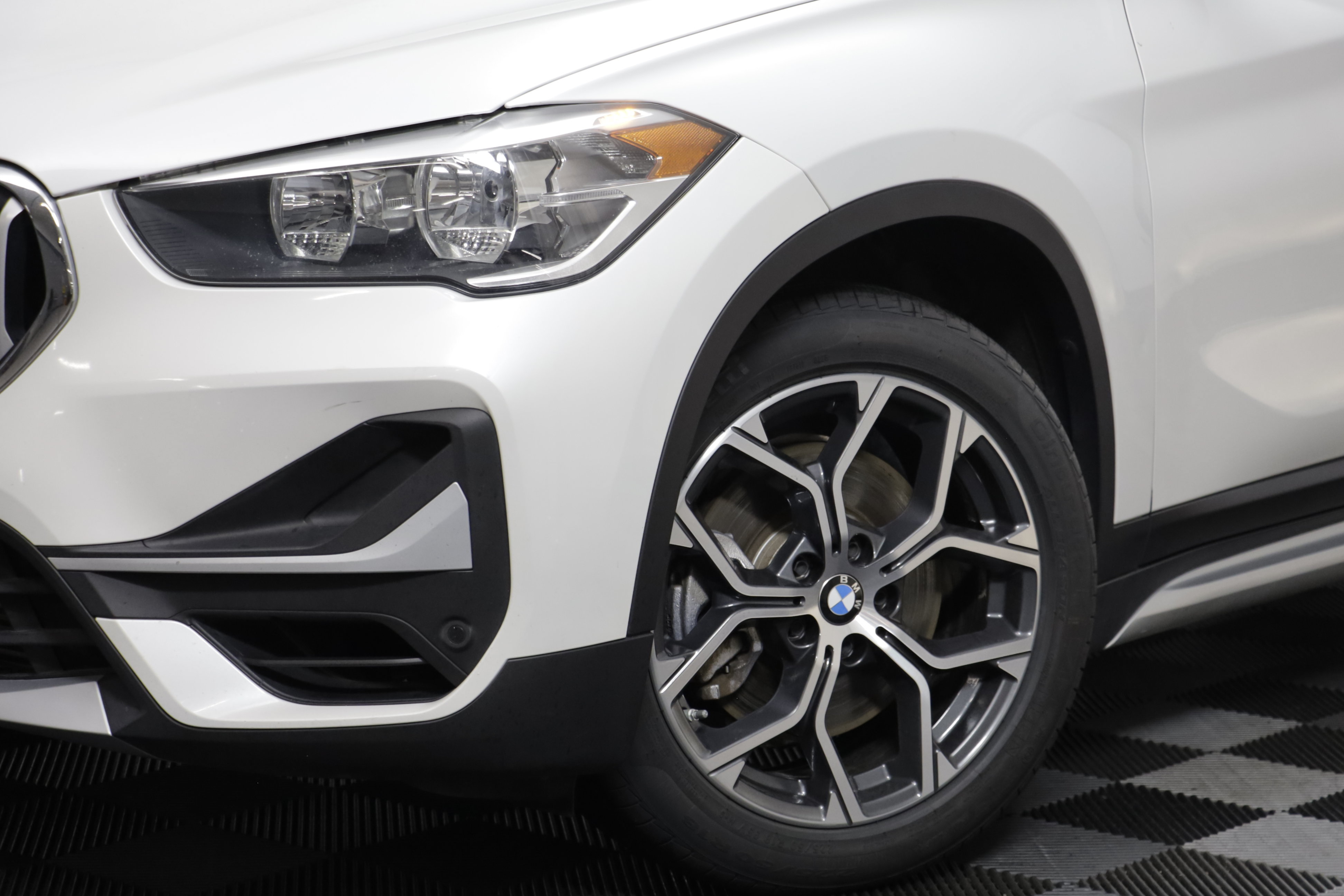 Used 2022 BMW X1 xDrive28i w/ Convenience Package AWD/4WD image 3