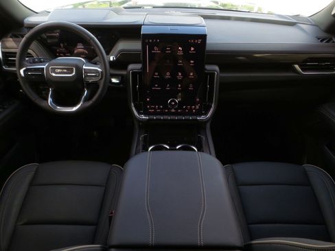 Used 2025 GMC Yukon Elevation w/ Elevation Premium Package AWD/4WD image 6