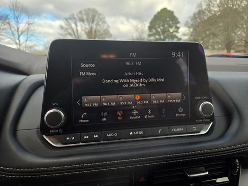 Used 2022 Nissan Rogue SV image 5