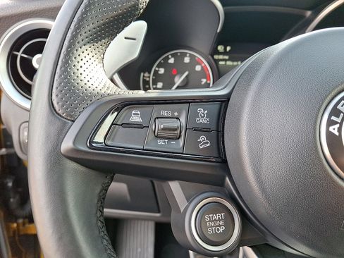 Used 2022 Alfa Romeo Stelvio Veloce image 21