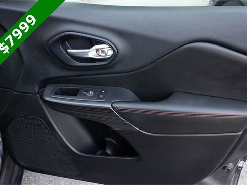 Used 2016 Jeep Cherokee Trailhawk image 16