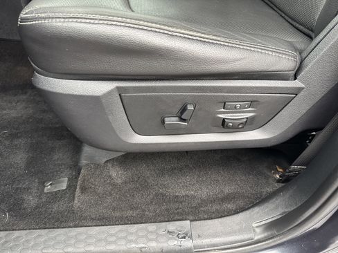 Used 2016 RAM 1500 Laramie w/ Convenience Group image 12