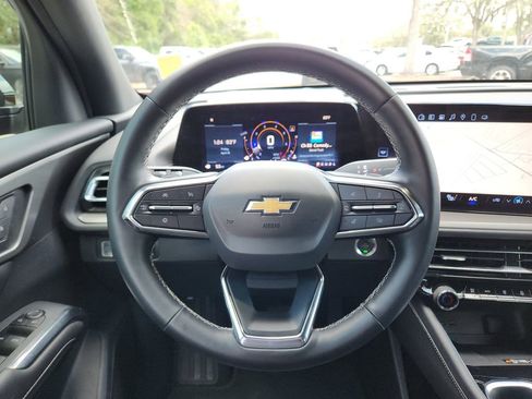 Used 2025 Chevrolet Traverse LT w/ Driver Confidence Package FWD image 13