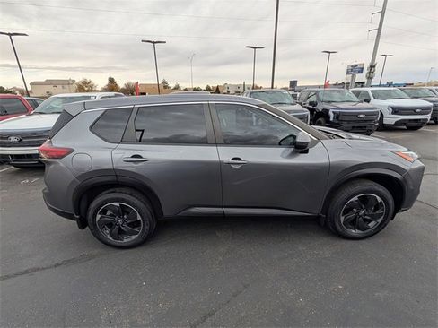 Used 2024 Nissan Rogue SV image 7