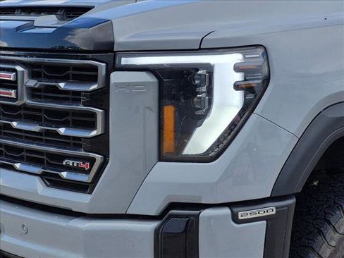 Used 2025 GMC Sierra 2500 AT4 w/ AT4 Premium Plus Package AWD/4WD image 9