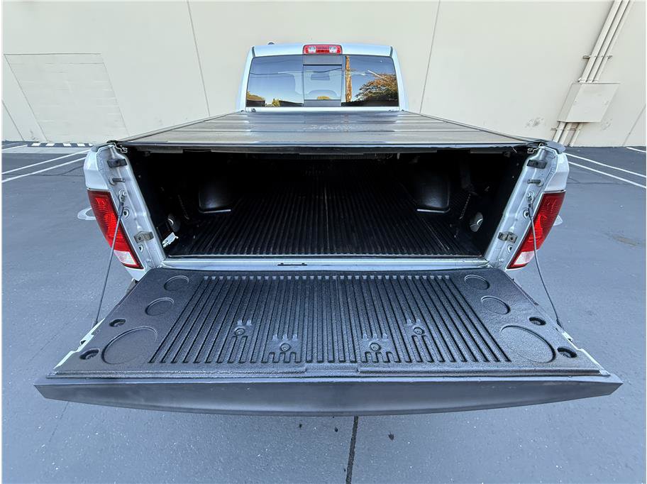 Used 2017 RAM 1500 Classic SLT RWD image 18