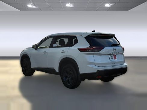 Used 2026 Nissan Rogue SV w/ Cold Weather Package FWD image 5
