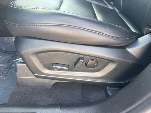 Used 2022 Ford Explorer XLT w/ Equipment Group 202A image 16