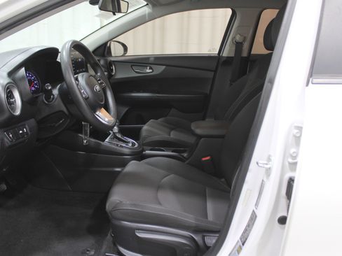 Used 2019 Kia Forte LXS image 3