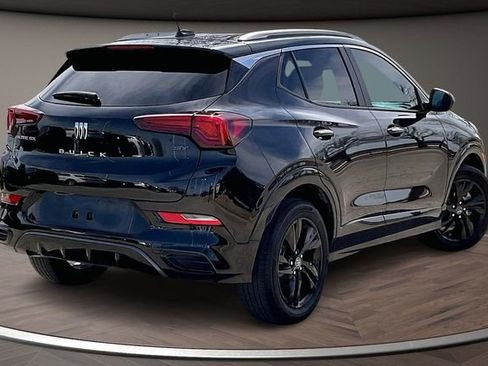 Used 2024 Buick Encore GX Sport Touring image 2