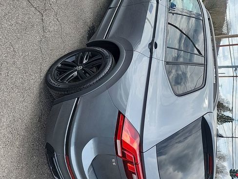 Used 2022 Volkswagen Tiguan SE R-Line image 6