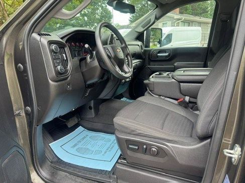 Used 2023 Chevrolet Silverado 2500 4x4 Crew Cab Custom w/ Custom Value Package image 6