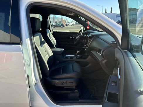 Used 2023 Chevrolet Traverse RS image 17