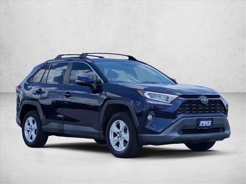 Used 2019 Toyota RAV4 XLE FWD image 3