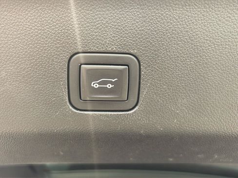 Used 2023 GMC Yukon SLT w/ SLT Premium Package AWD/4WD image 19