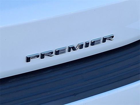 Used 2024 Chevrolet Suburban Premier image 29