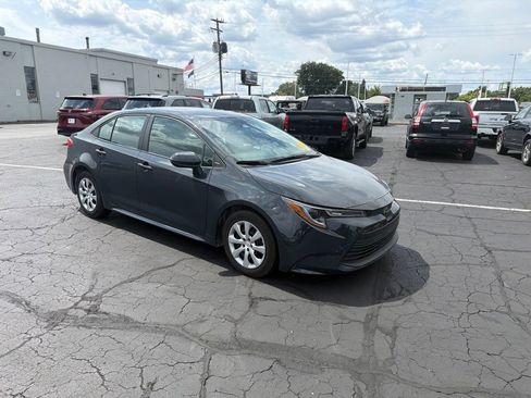 Used 2025 Toyota Corolla LE FWD image 4