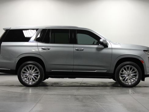 Used 2023 Cadillac Escalade Premium Luxury image 3