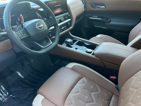 New 2026 Nissan Pathfinder Platinum AWD/4WD image 10