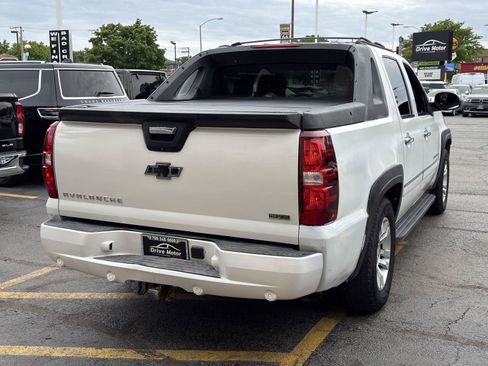 Used 2011 Chevrolet Avalanche LTZ AWD/4WD image 7