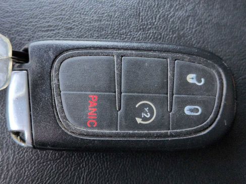 Used 2016 Jeep Cherokee Limited image 38