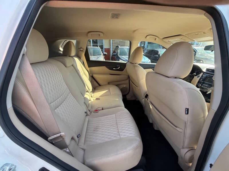 Used 2018 Nissan Rogue SV w/ Premium Package AWD/4WD image 7