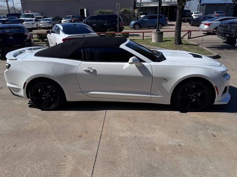 Used 2020 Chevrolet Camaro SS RWD image 4