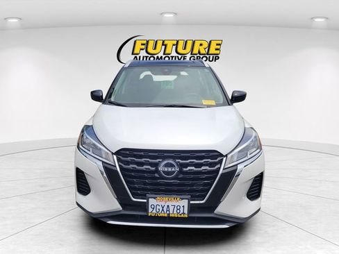 Used 2023 Nissan Kicks SV FWD image 2
