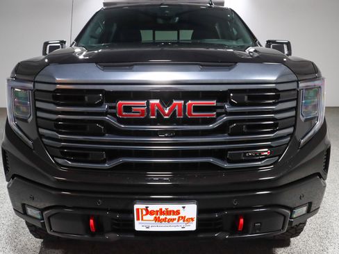 Used 2024 GMC Sierra 1500 AT4 w/ Technology Package AWD/4WD image 5