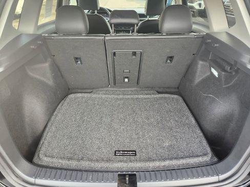 Certified 2025 Volkswagen Taos SE image 24