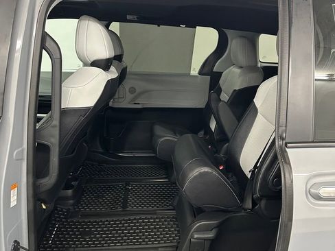 Used 2025 Toyota Sienna XSE AWD/4WD image 26