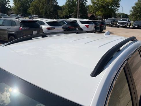 Used 2023 GMC Terrain SLE w/ Driver Convenience Package AWD/4WD image 11
