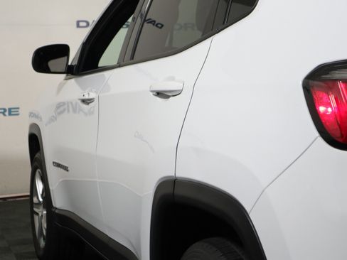 Used 2023 Jeep Compass Latitude AWD/4WD image 10