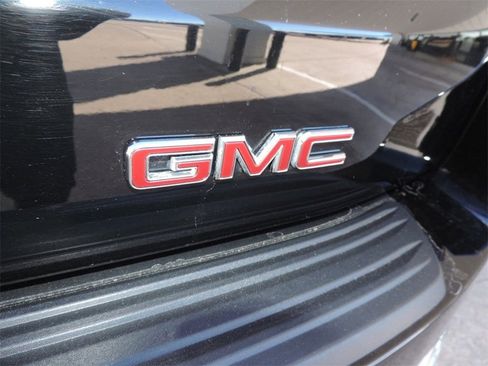 Certified 2025 GMC Yukon Denali image 17